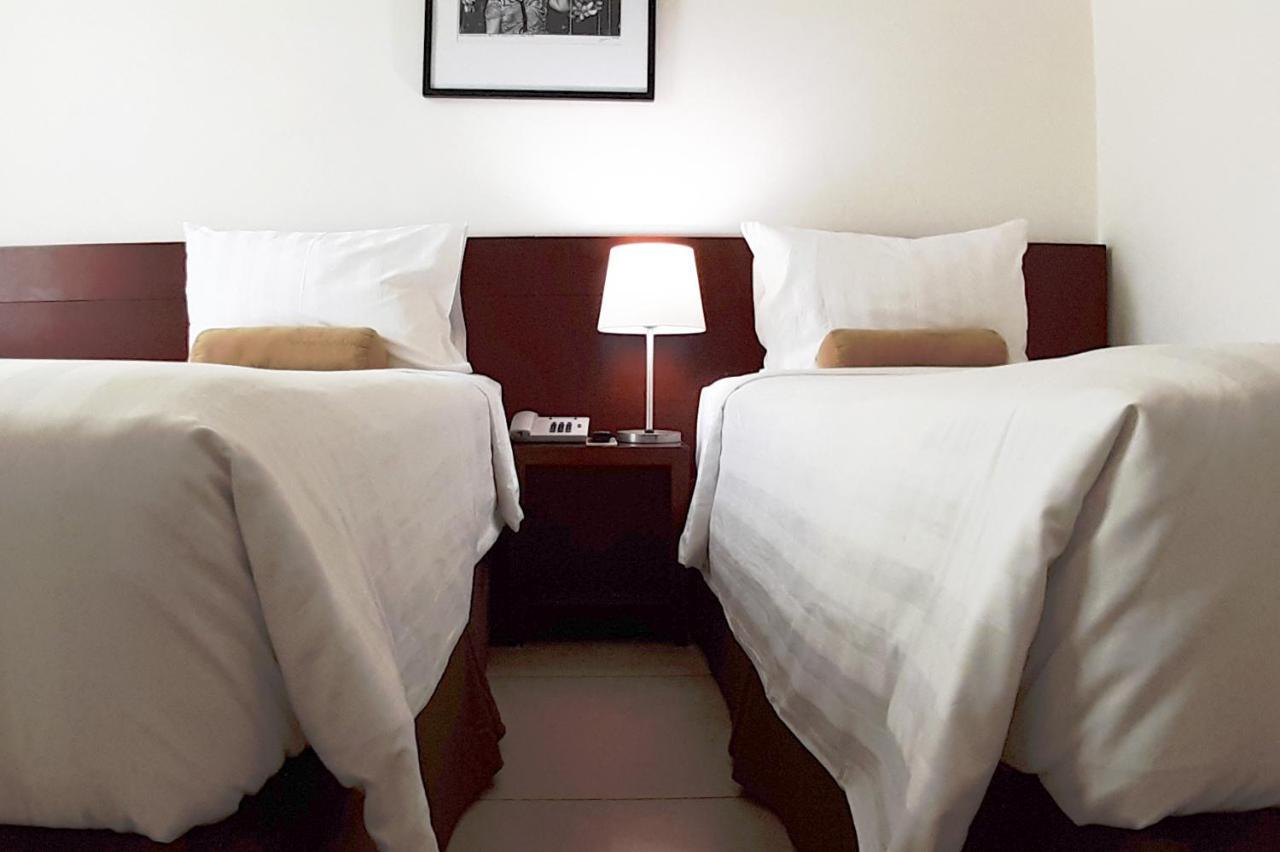 Park Hotel Cawang Джакарта Экстерьер фото