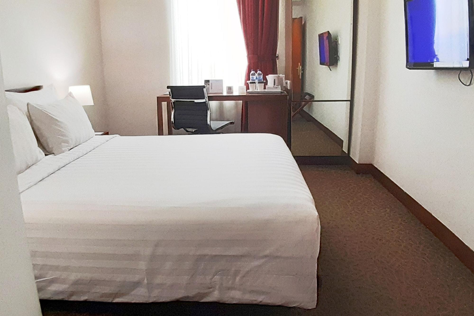 Park Hotel Cawang Джакарта Экстерьер фото