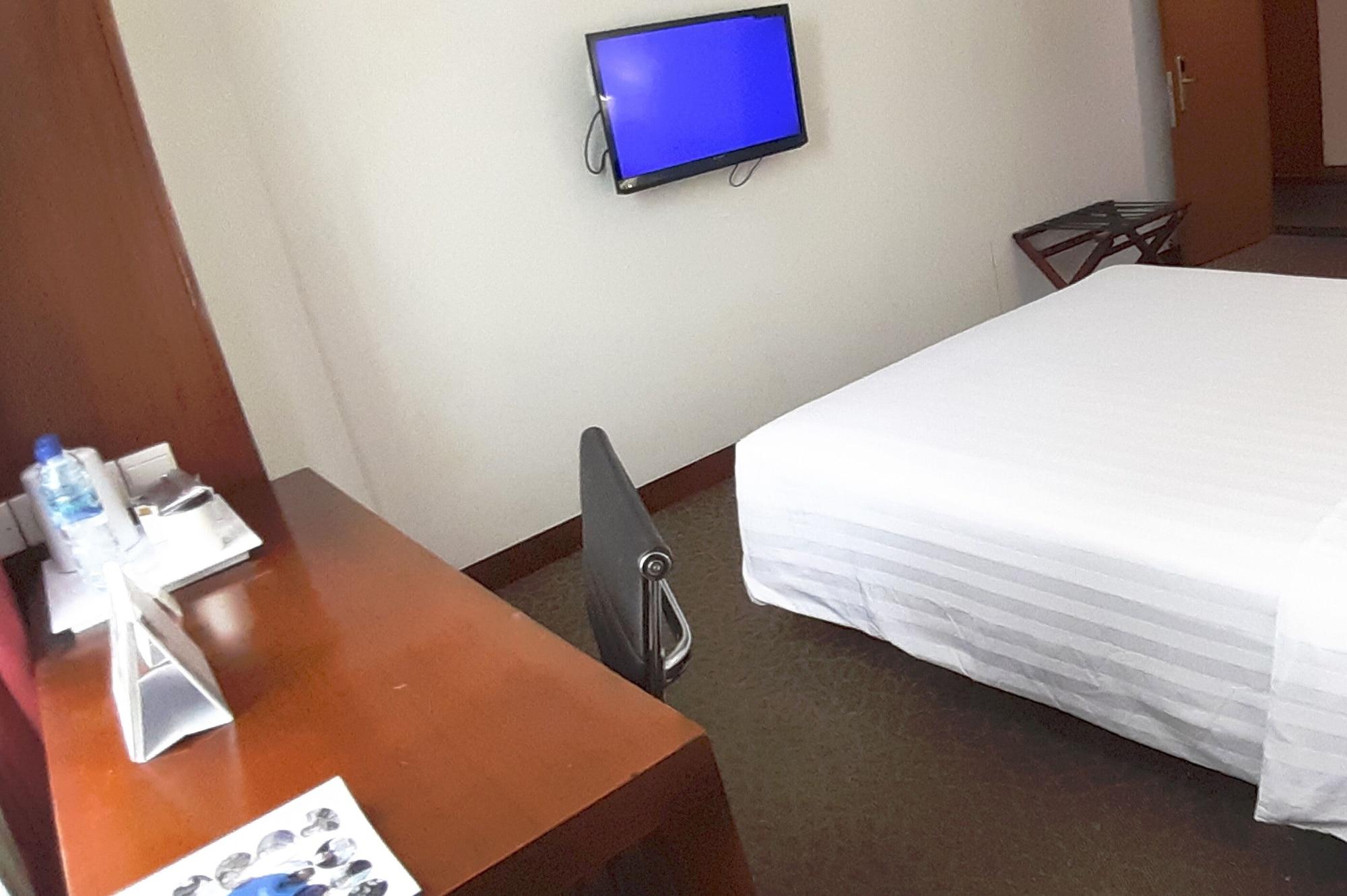 Park Hotel Cawang Джакарта Экстерьер фото