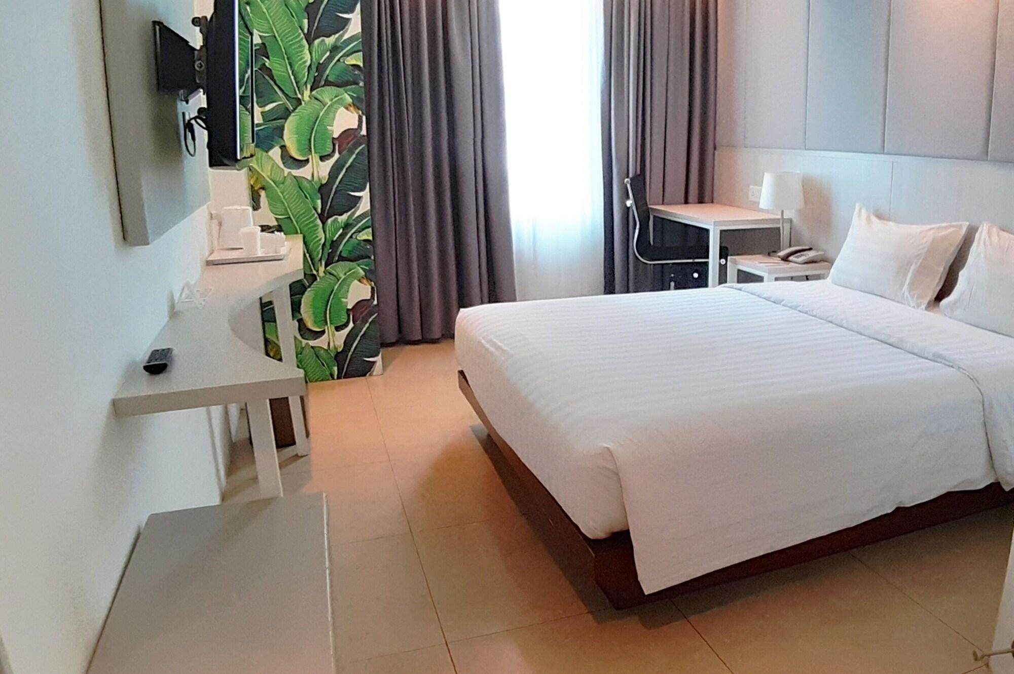 Park Hotel Cawang Джакарта Экстерьер фото