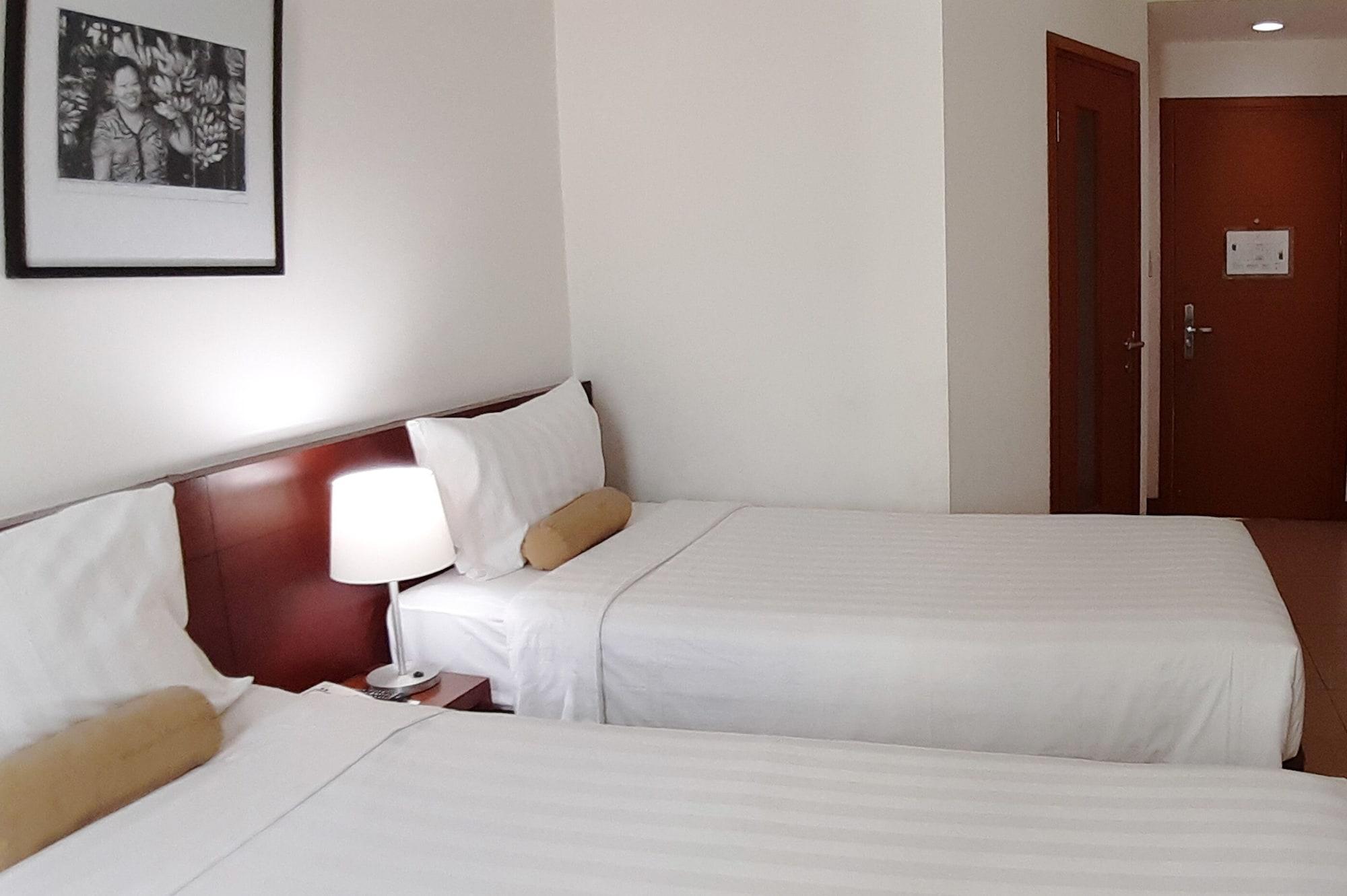 Park Hotel Cawang Джакарта Экстерьер фото