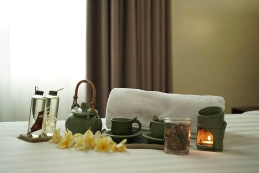 Park Hotel Cawang Джакарта Экстерьер фото