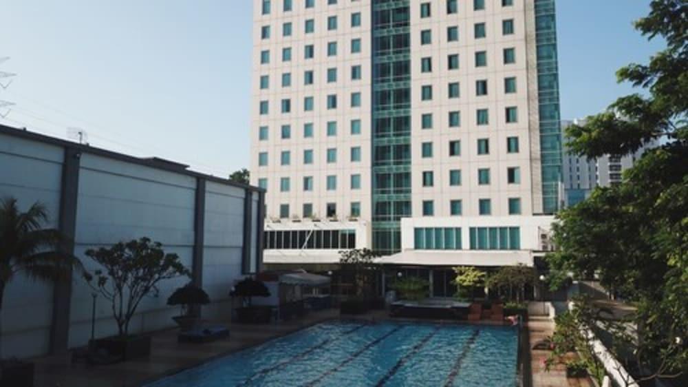 Park Hotel Cawang Джакарта Экстерьер фото