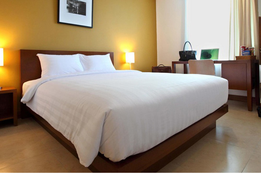Park Hotel Cawang Джакарта Экстерьер фото