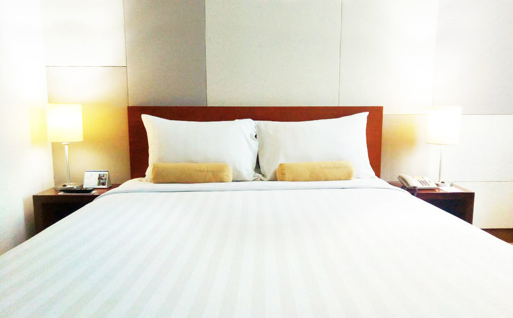 Park Hotel Cawang Джакарта Экстерьер фото