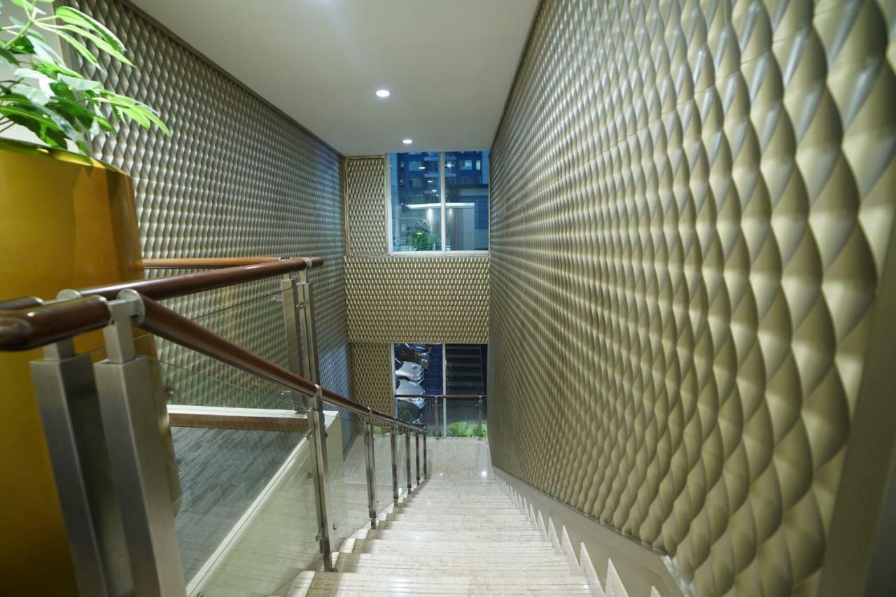 Park Hotel Cawang Джакарта Экстерьер фото