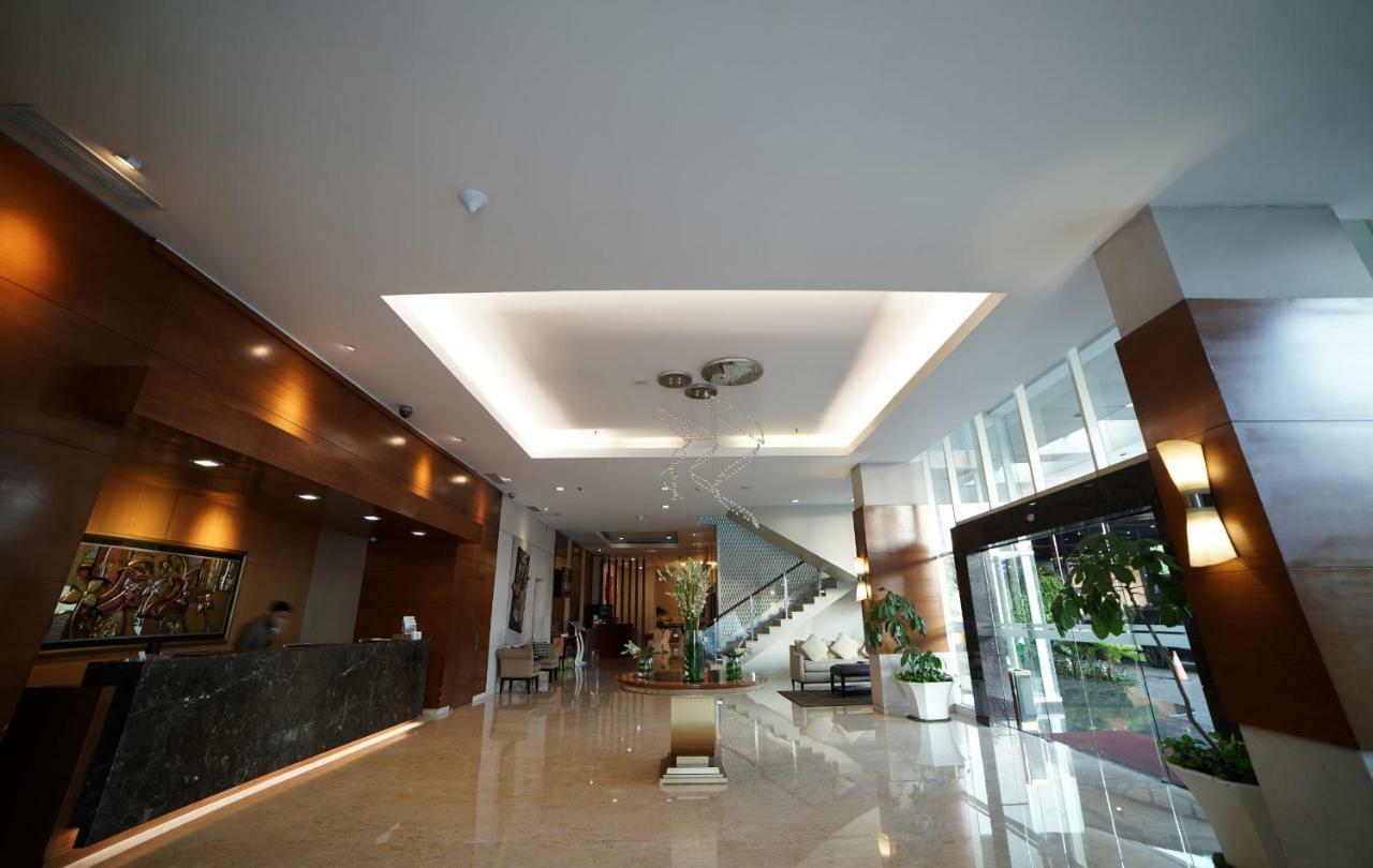Park Hotel Cawang Джакарта Экстерьер фото