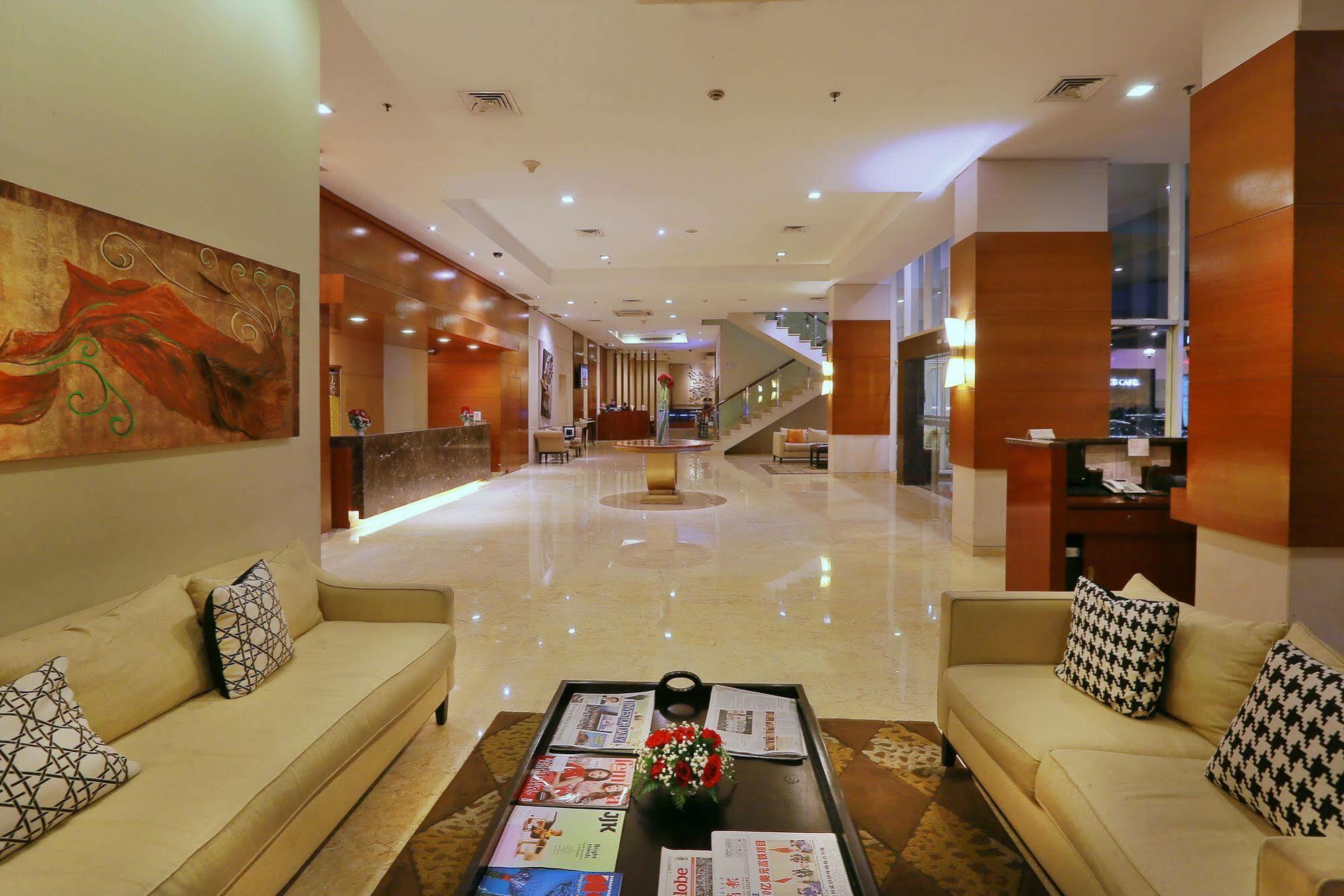 Park Hotel Cawang Джакарта Экстерьер фото
