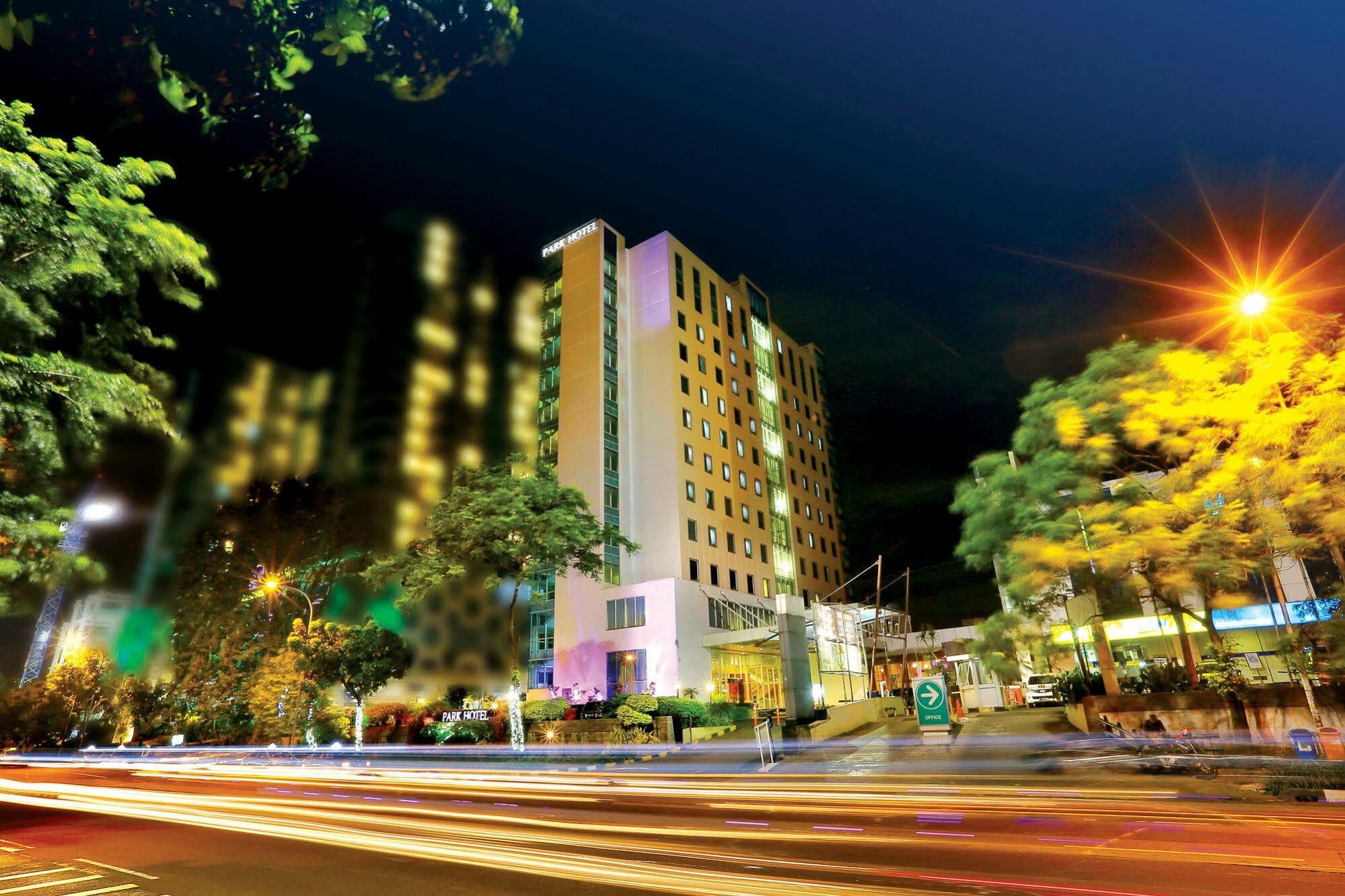 Park Hotel Cawang Джакарта Экстерьер фото